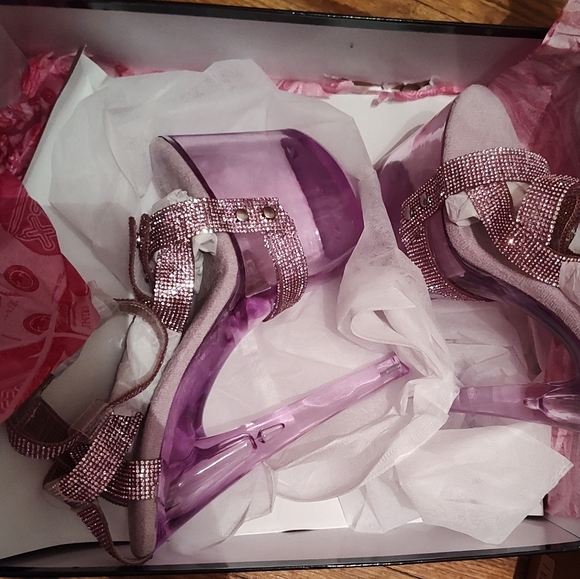 YRU Xtra Qrystal Tip Me Lavender Heels - Picture 4 of 10